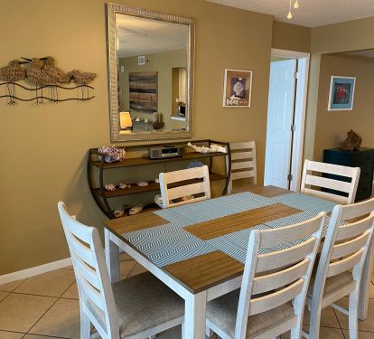A Dining Table that Easily Sits 6 Persons