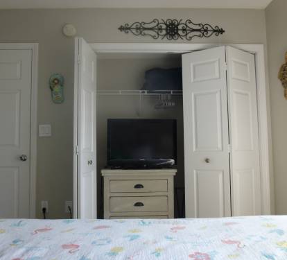 2nd King bedroom with 40 in. Smart TV 