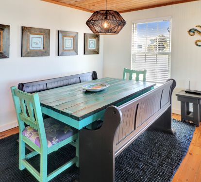 Dining Area w/Seating for 8