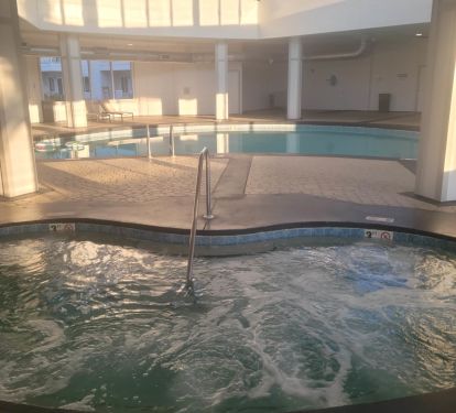 Indoor pool/hot tub