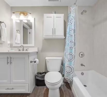 Main bathroom that is shared with the 2nd bedroom.