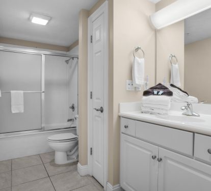 Full bath with soaking tub