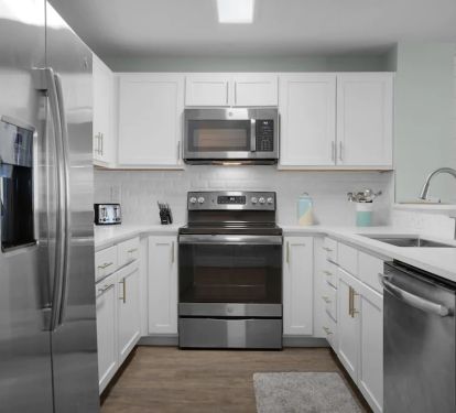Full Kitchen with Quartz Counter Tops