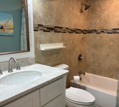 Middle Bathroom