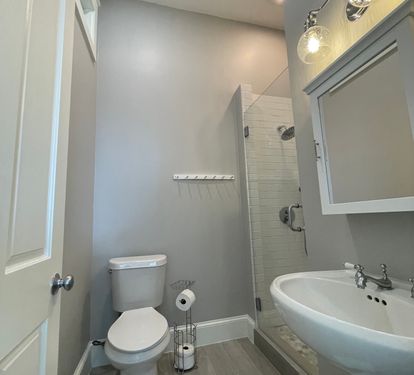 Group bedroom ensuite bathroom