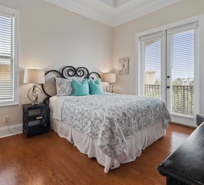 Queen Bedroom 3rd floor suite w/ balcony
