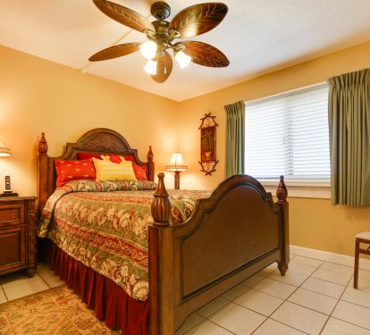 Queen bedroom