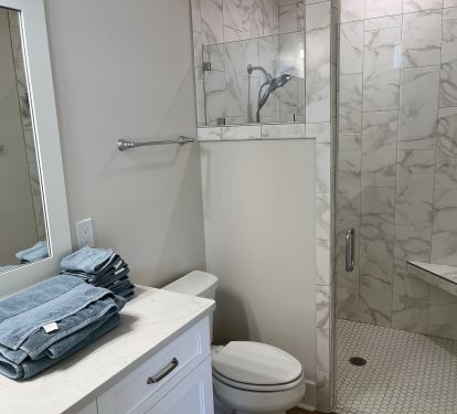 Upstairs king bath room