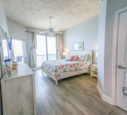 Master Bedroom (King Bed) with Balcony Access &amp; Gulf View