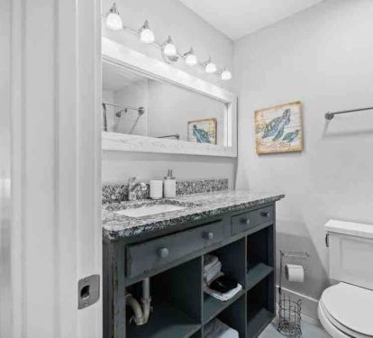 Guest bath with tub shower combo