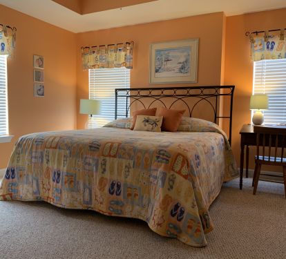 flipflop rm has desk+comfy chair/bkcase corner-all BR have smart tv+ceiling fan.