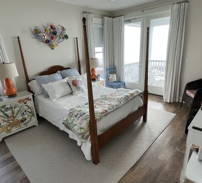 Beach front queen bed