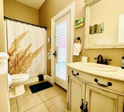 Bathroom with access to the pool area, 1st Floor