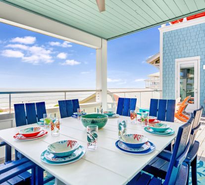 Alfresco dining amongst ocean breezes and views!!