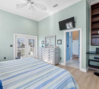 Primary Bedroom (King)