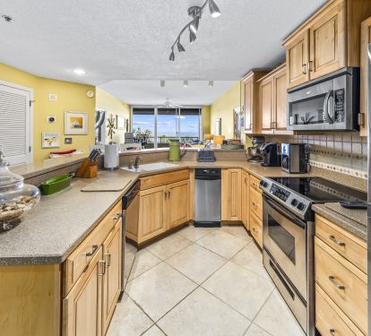 Fully stocked, updated kitchen