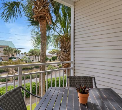 Great balcony with slight views of the Gulf