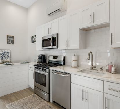 Kitchen- Fully stocked- Full size appliances/Dishwasher/Microwave/Gas range