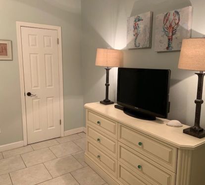Master king bedroom with HD TV, cable channels provided!