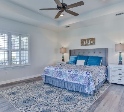 3rd floor ensuite with lake views, king bed, bath has shower and jetted tub