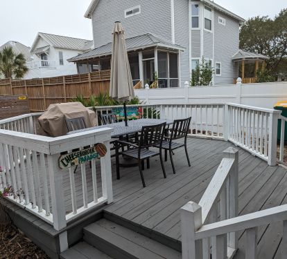 Dining &amp; grilling area on the deck