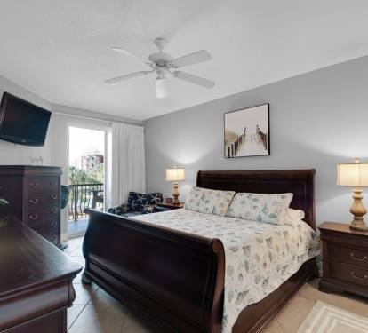 Master bedroom with flat screen tv and Gulf view!