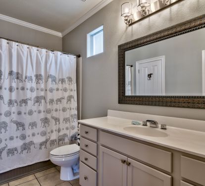 3rd Floor full en suit bathroom w/ jacuzzi also accessible from bonus room
