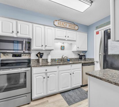 Fully equipped kitchen with full size appliances!