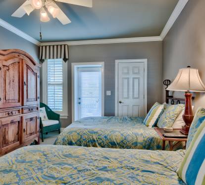 SECOND BEDROOM WITH 2 FULL-SIZE TEMPURPEDIC BEDS