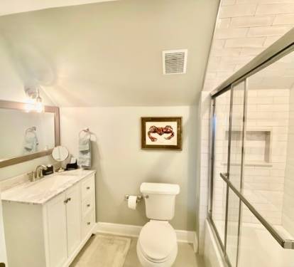 upstairs king master 1 ensuite bath with shower/tub combo