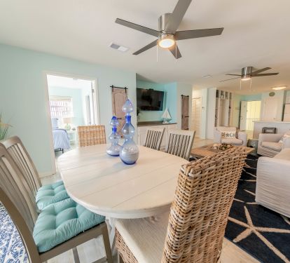 Dining area overlooking the Gulf