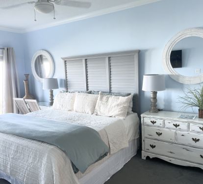 MASTER BEDROOM WITH KING SIZE BED, FLAT SCREEN TV &amp; DRESSER 