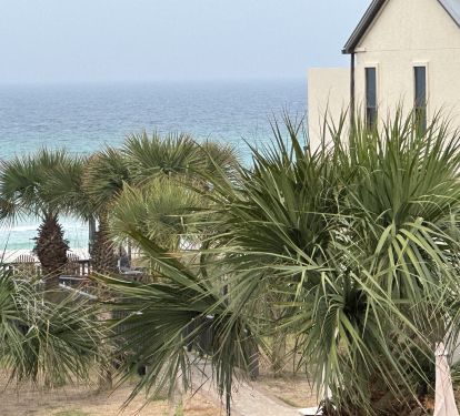 zoomed in view from 3rd floor balcony