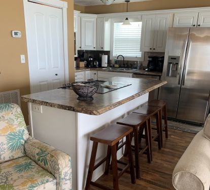 Kitchen island/bar seating for 4