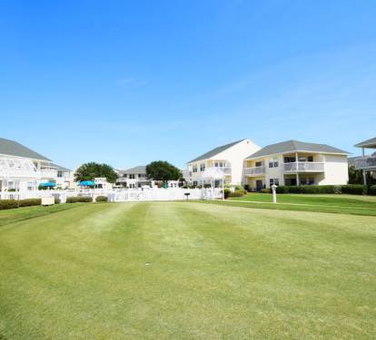 Free Par 3 Golf inside the Resort - 
Sandpiper Cove Resort 9106 Holiday Isle Destin Florida Vacation Rentals