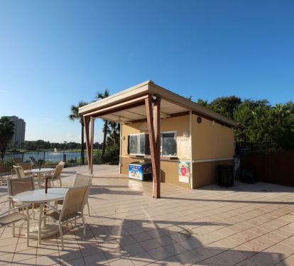 Seasonal snack bar
