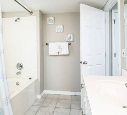 Master Bath - 
Gulf Dunes 413 Fort Walton Beach Okaloosa Island Vacation Rentals