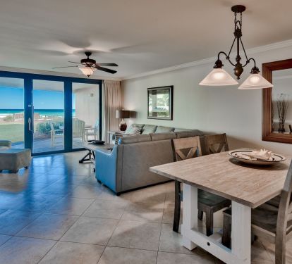 Living Room with green area outside