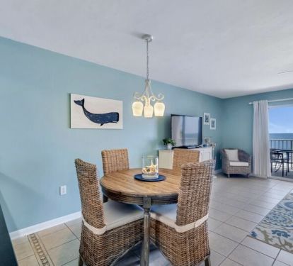 Dining Nook for 4 with Views of the Gulf