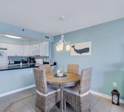 Cozy Dining Area for 4