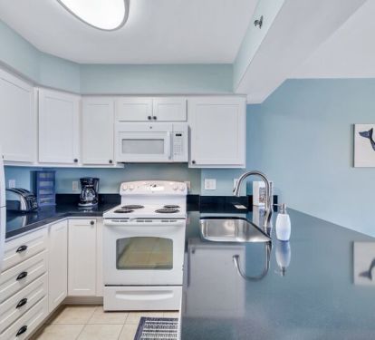 Beautifully Upgraded Fully Equipped Kitchen