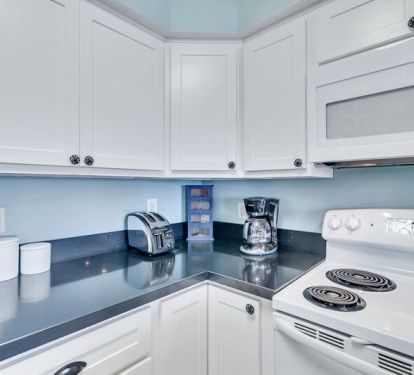 Beautifully Upgraded Fully Equipped Kitchen