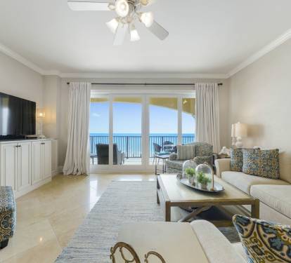 Movie Night? Mid day nap? Book and coffee? Relax in the cozy living room overlooking the Gulf of Mexico