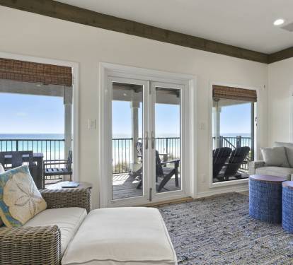 Living room that leads out onto the expansive balcony