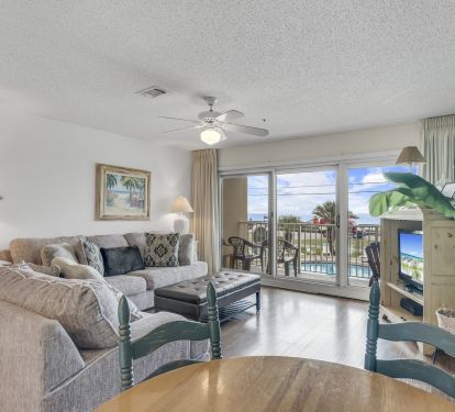 Enjoy a Gorgeous View while Eating at the Dining Table