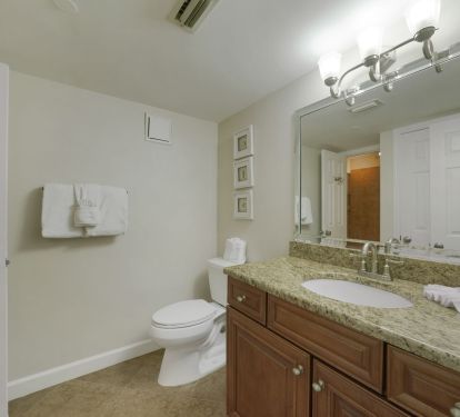 Clean and stylish Master bathroom with ample counter space, perfect for families staying in this Gulf front Cabana Club condo.