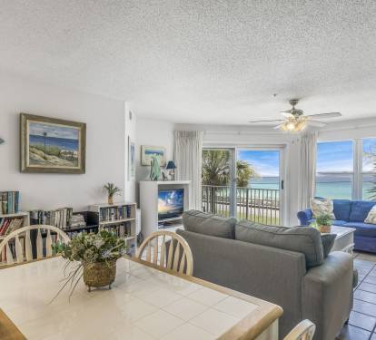 Open Living Room/Dining Area w/ Gulf View