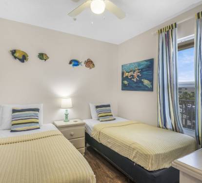Guest Bedroom with Twin Beds
