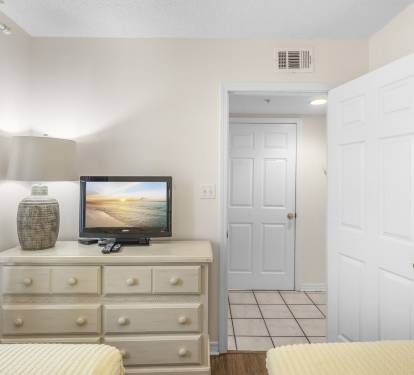 Guest Bedroom w/ Flat Screen TV