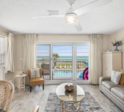 Living Area w/ View of Pool & Gulf